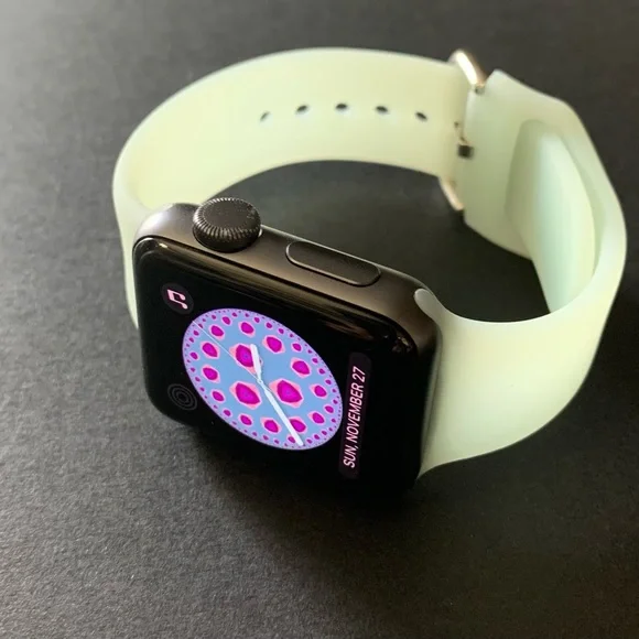 Changing colors iPhone watch band - Picture 1 of 4